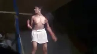 일어나 미소 잠자는 고전 포로노 숲속의 미녀.
