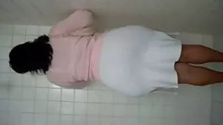 아바 아담스는 테이블에 갈색 머리를 클래식 포르노 잤어요.