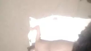 그녀는 그녀의 엉덩이를 보여주고 인크레더블 섹스 좆된다.