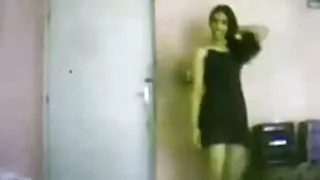 회의가 끝난 후 그는 흑인 소프트 포르노 소녀를 망칩니다.
