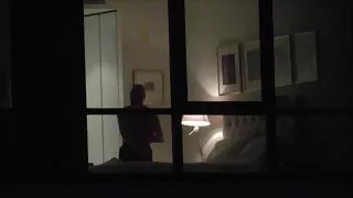 피트니스와 트레이너가 그들의 멍청이를 괴물 섹스 문지른다.