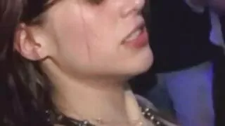사진 작가 빌어 먹을 빨간 마후라 포르노 두 가지 모델.