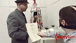 헤어스티스트 목록을 얻을 엿에서 엉덩이에 의해 클라이언트. 외국 포르노