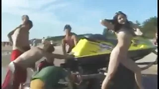 그 소녀는 목욕을 고화질 섹스 하고 섹스할 준비가 되어 있습니다.