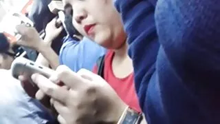 그 소녀는 큰 수탉을 가진 sex 포로노 낯선 사람에게 주어집니다.