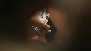 폴라 무료 프로노 차카는 사우나에서 암발라의 입을 닦고 땀을 흘리지 않습니다.