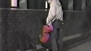 밀은 그녀의 보지와 음핵을 무삭제 포르노 영화 문지른다..