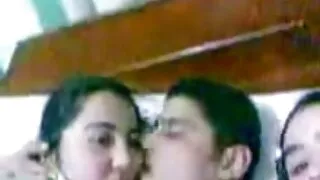 그는 뚱뚱한 여자와 섹스를하고 빈티지 포르노 있습니다.