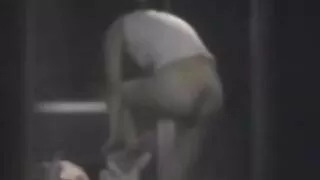 세 여자 새끼와 함께 빈티지 포르노 남자. 폭풍우 치는 밤 이후 여전히 섹스.