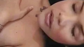 브라질의 소녀는 섹스 포르노 흰색에서 항문 채찍을 두려워하지 않습니다.