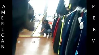 그는 그 남자가 도타를 한국 영화 포르노 연주하지 않도록 수탉을 삼킨다.