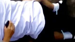 나는 외국 남자와 침대에 들어가서 그를 엿먹였다. 18 세 포르노