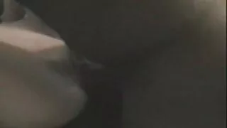 앨리스는 옷을 한국 영화 포르노 벗고 침대에서 몸을 녹인다.