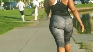 에일 코 무로 포르노 코알은 그녀의 보지를 망하게 만든다..