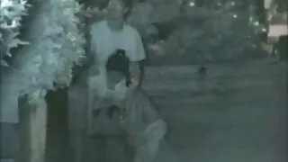 커플은 엉덩이 포르노 인종 간 섹스를합니다.