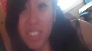 색녀는 숲에서 자신을 입으로 질내 사정 포르노 제공합니다.