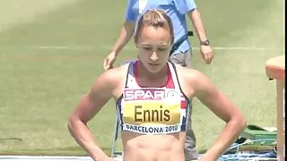 좋은 가슴과 사까시 포르노 둥근 엉덩이.