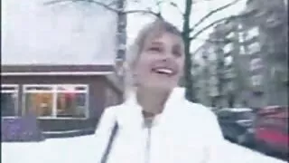 웨이커는 할아버지 포르노 간호사를 의사에게 보냅니다.
